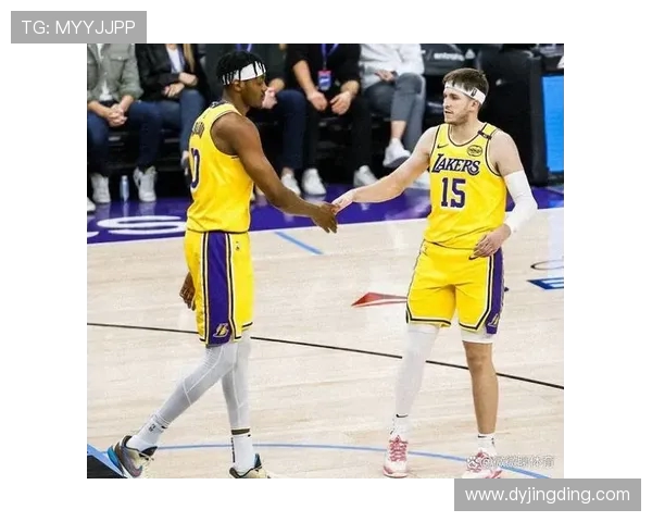 2017年12月10日湖人与黄蜂激战回顾：精彩瞬间与比赛亮点分析